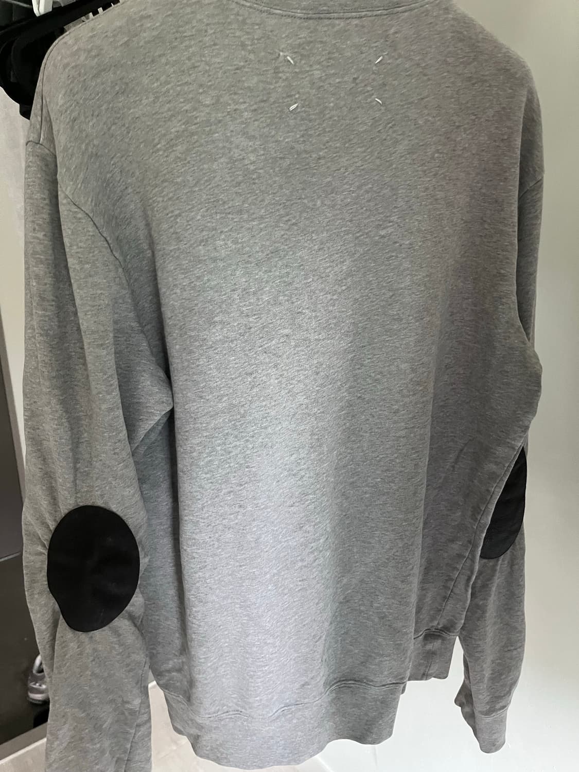 마르지엘라 엘보 패치 맨투맨 상품이미지2