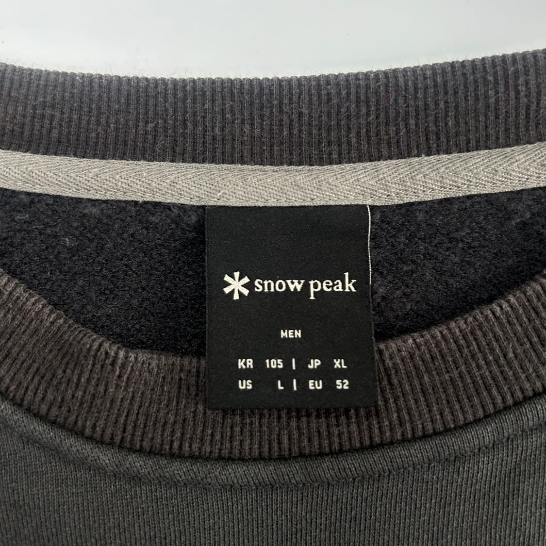 Snow peak 스노우피크 스몰로고 차콜 맨투맨  상품이미지6