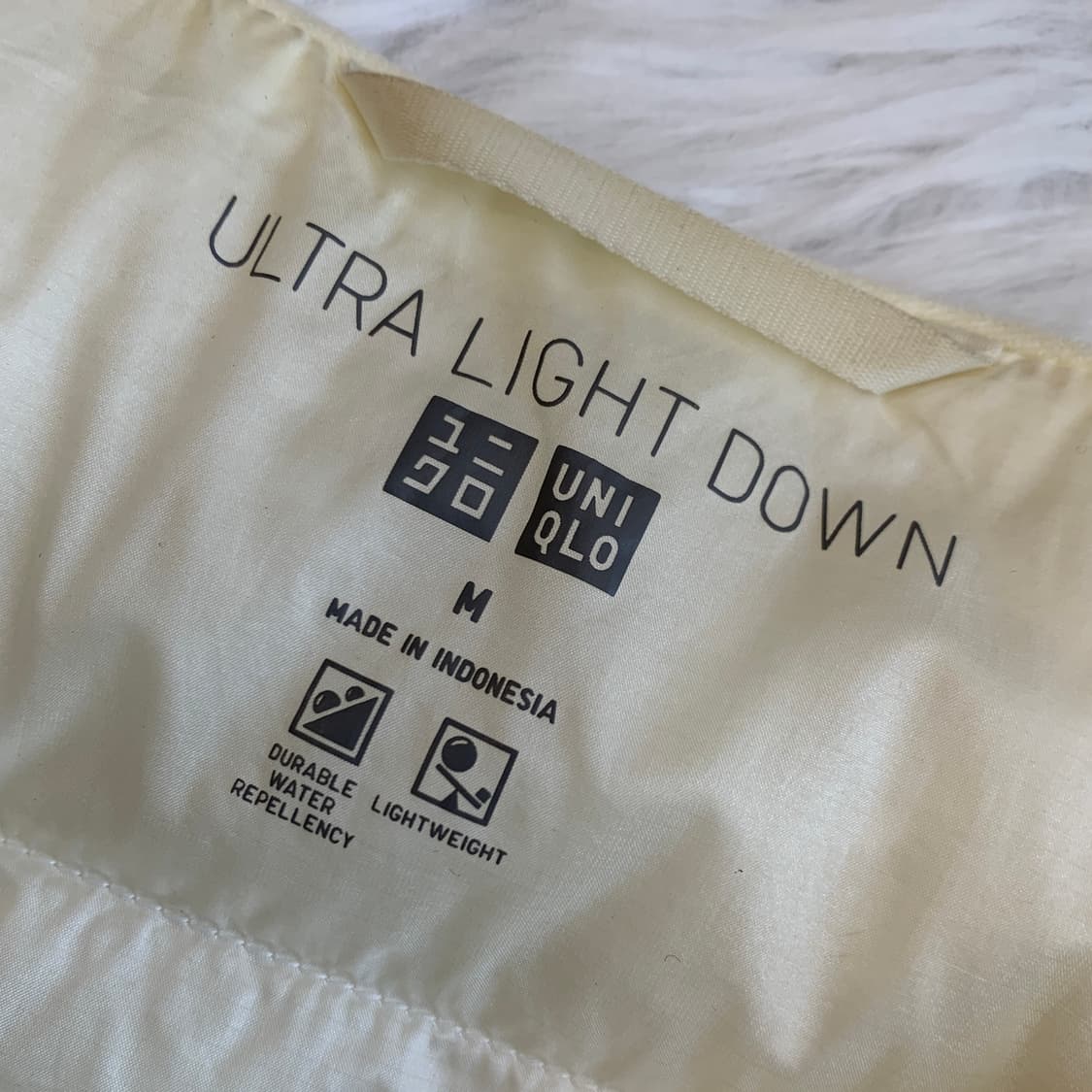 유니클로 울트라 라이트다운 여성 경량패딩조끼 1816 상품이미지4