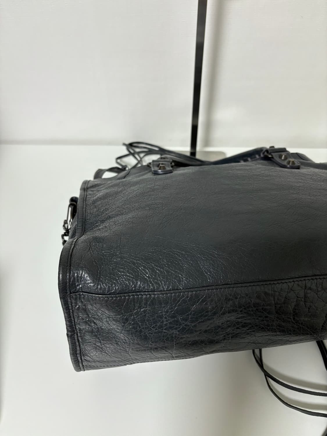 발렌시아가 시티 모터백 다크그레이 상품이미지9