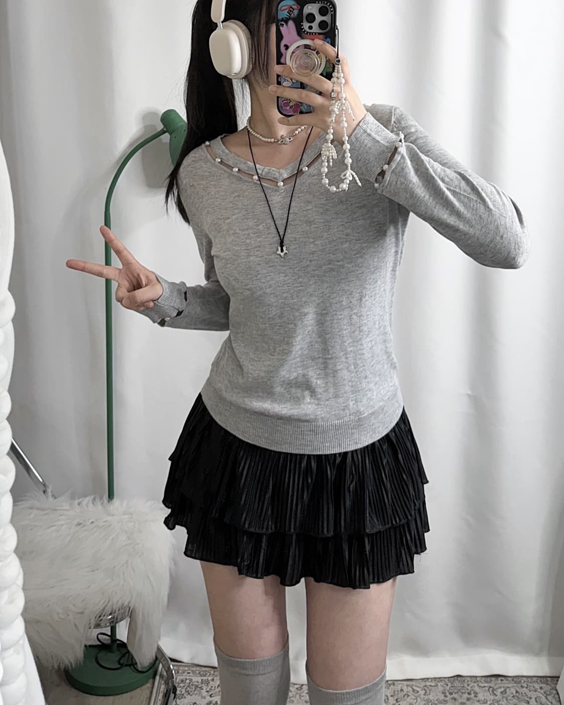 연그레이 진주 유니크 브이넥 니트 상품이미지1