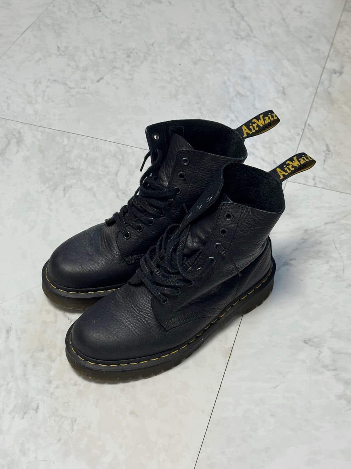 닥터마틴 8홀 부츠 UK9 size 상품이미지1