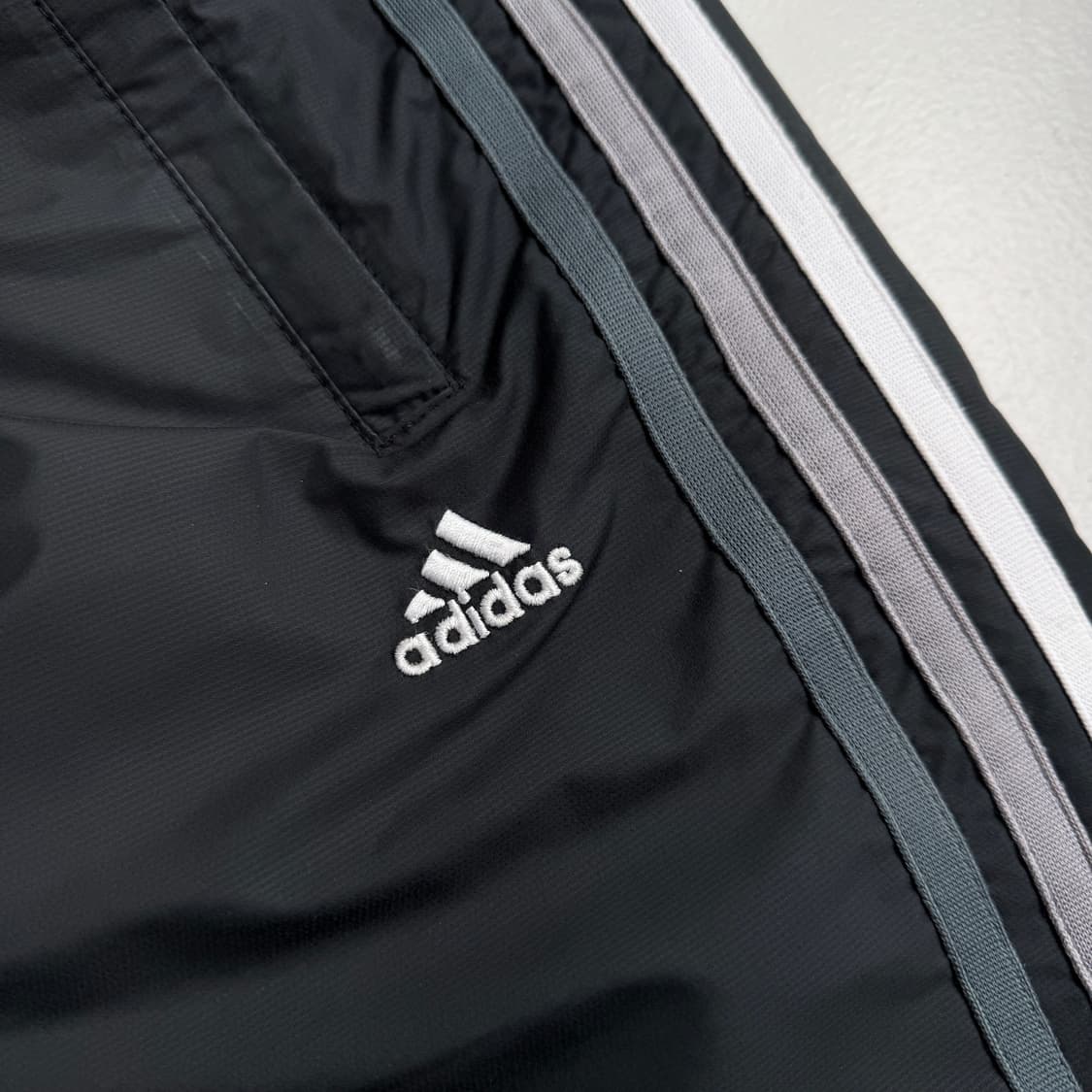아디다스 00s 삼선 올드스쿨 바람막이 트랙팬츠 상품이미지3