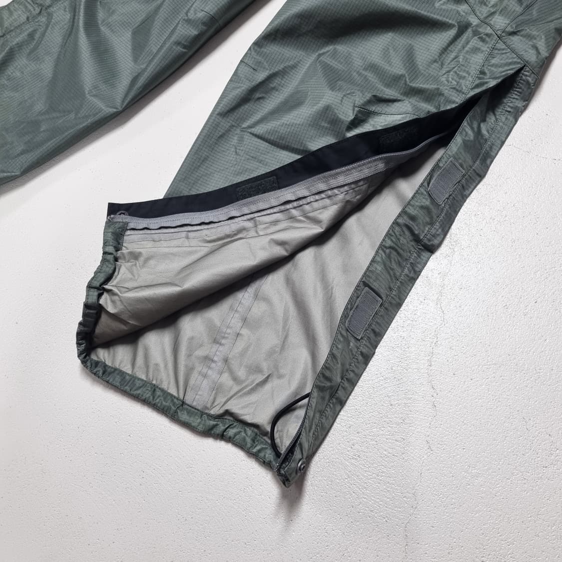 MONTBELL GORE TEX PANTS - L 상품이미지7