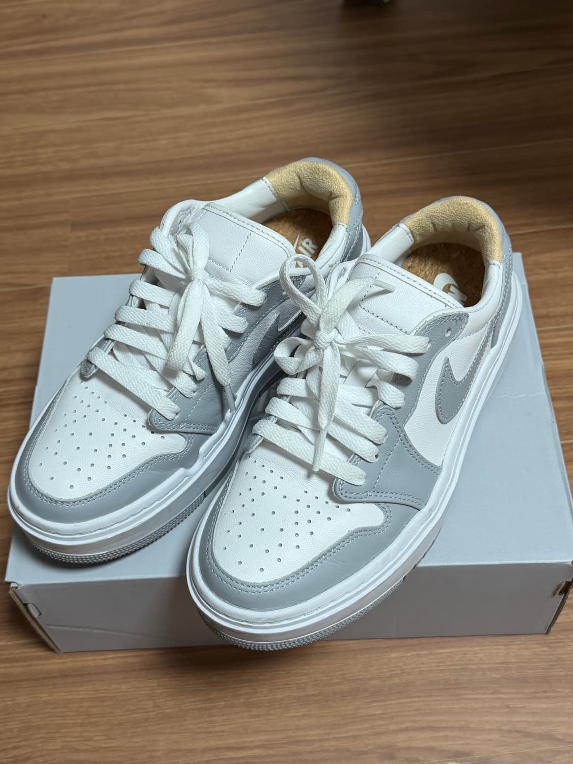 나이키(W) 조던 1 엘리베이트 로우 화이트 앤 울프 그레이 상품이미지1