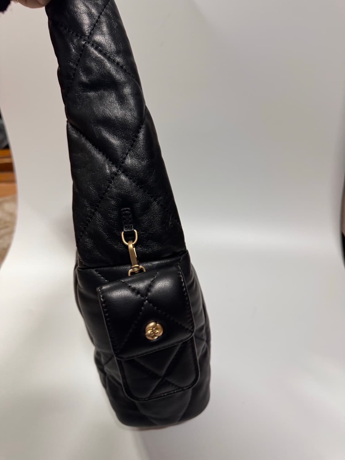 ST.JOHN 퀼팅 퍼프 호보백 블랙 상품이미지2