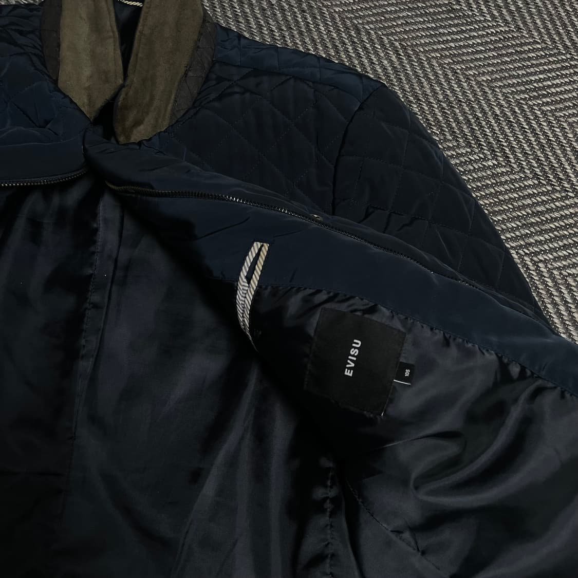 EVISU 에비수 미니멀 뱃지 로고 다이아몬드 퀼팅 자켓 y 5142 상품이미지5