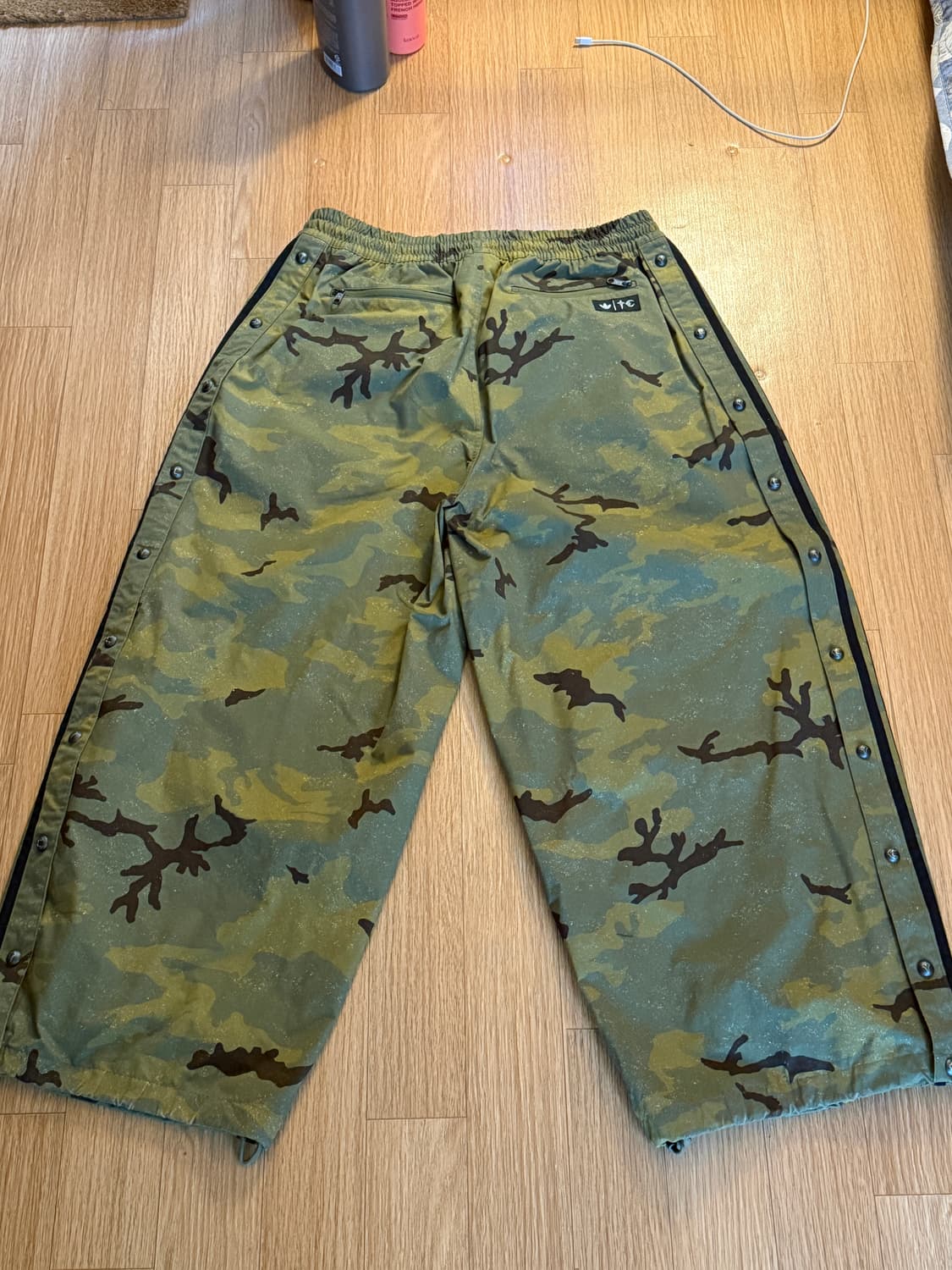 아디다스 x 떠그클럽 트랙 팬츠 포커스 올리브 크림 화이트 상품이미지2