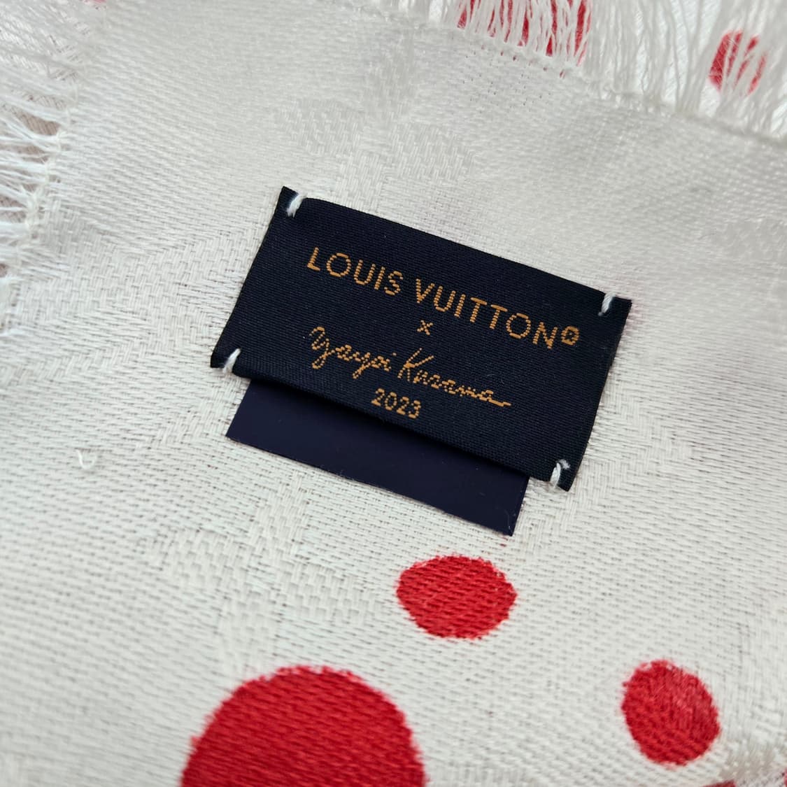 루이비통 쿠사마야요이 모노그램 자이언트 숄 머플러 상품이미지3