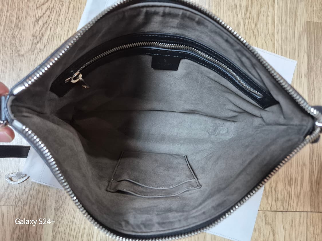 구찌 씨마 소프트 클러치백 입니다 상품이미지3