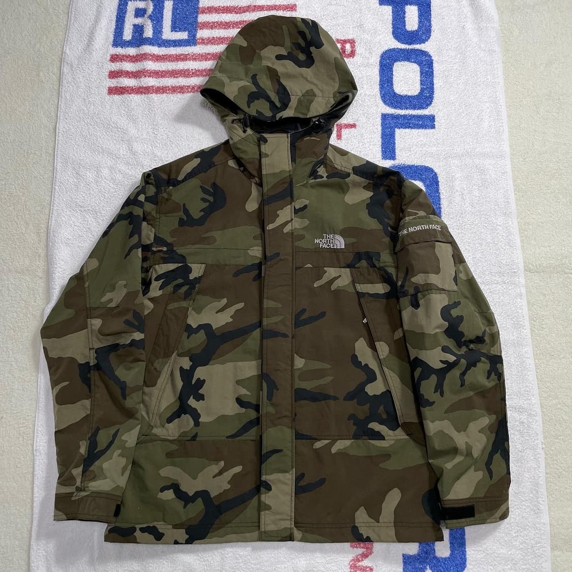 노스페이스 밀리터리 카모 바람막이 상품이미지2