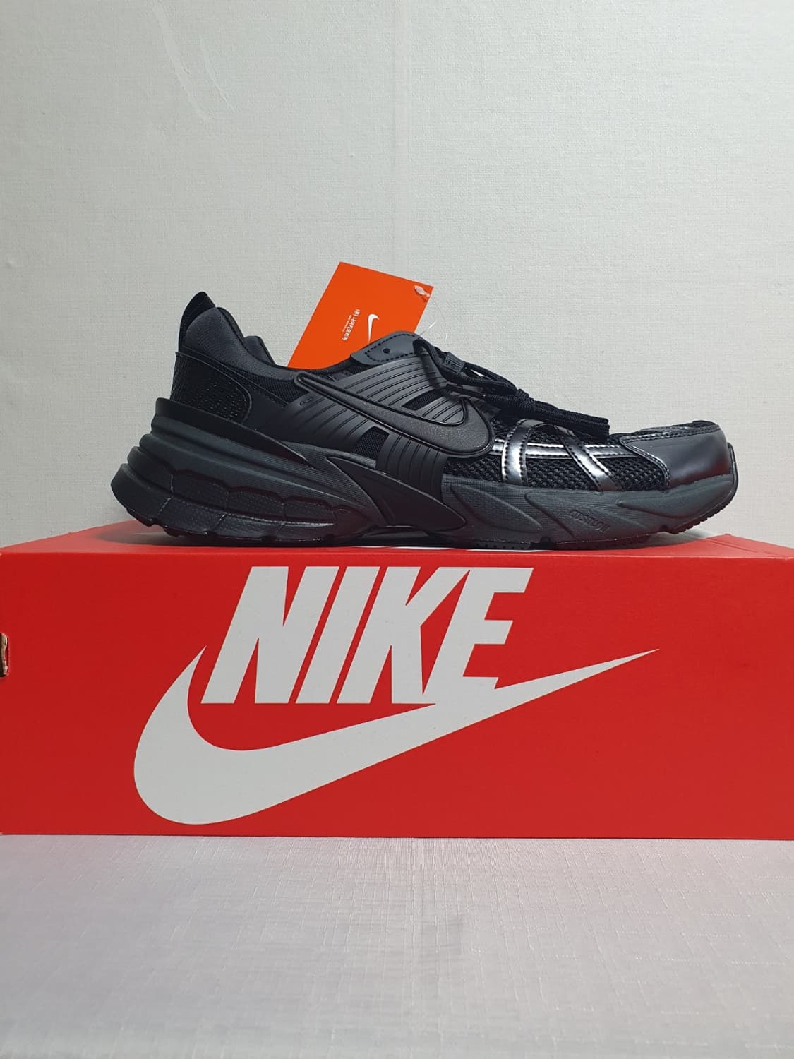 나이키 V2K 런 블랙 앤트러사이트 300mm HJ4497-001 상품이미지1