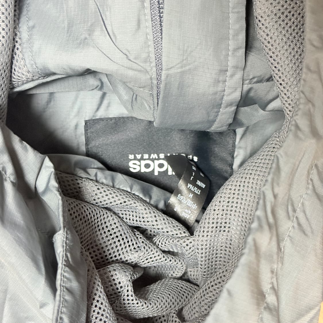 아디다스 3선 바람막이 후드 자켓 그레이 상품이미지2