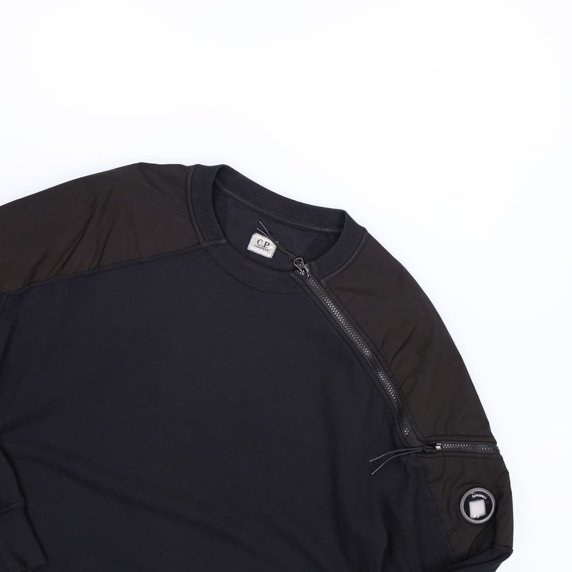 [XL] CP컴퍼니 씨피 숄더지퍼 렌즈와펜 맨투맨 블랙 3863 상품이미지3