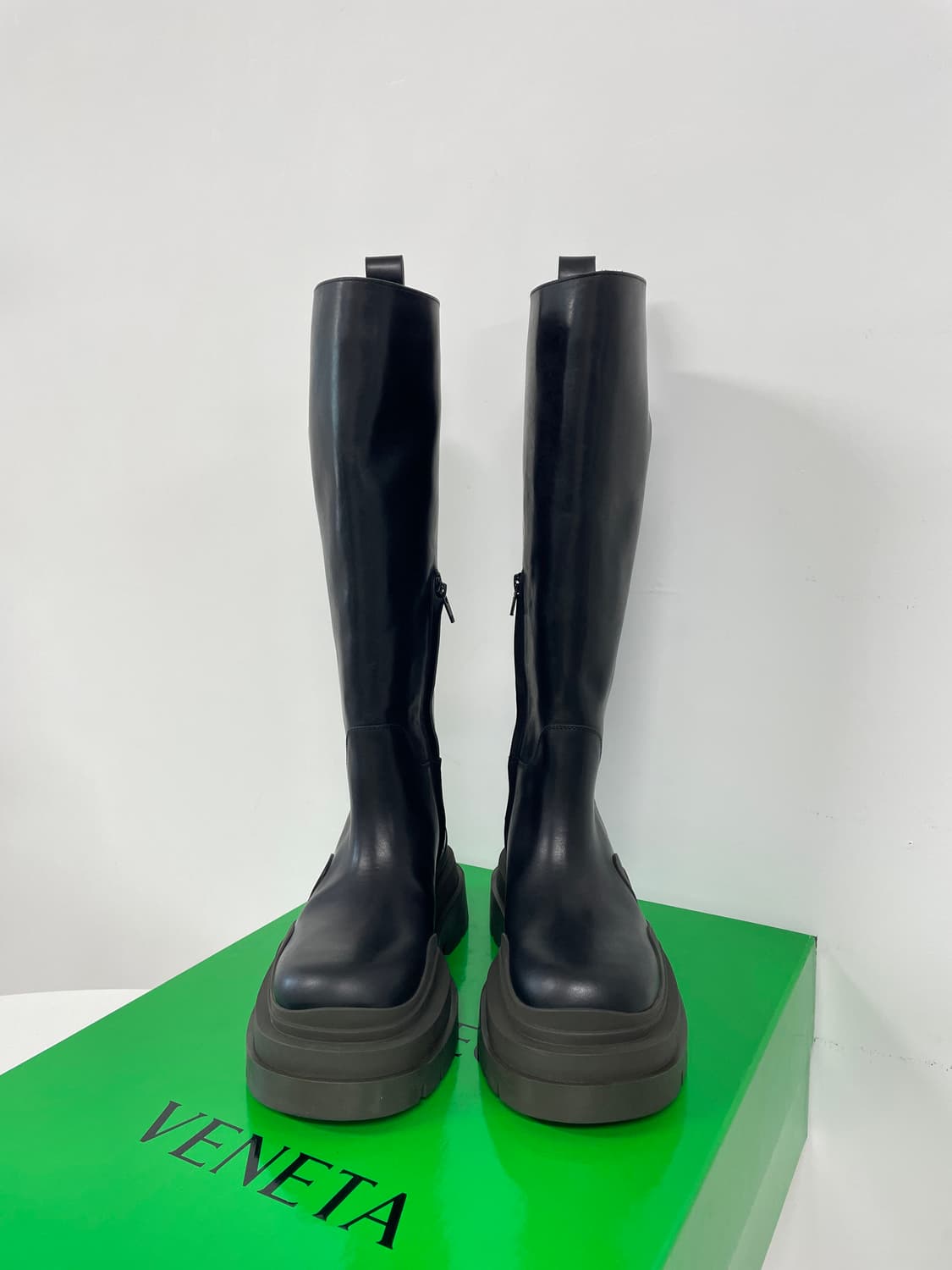 새상품 보테가 베네타 타이어 부츠 하이 레더 부츠 36+ / 38 사이즈 상품이미지4