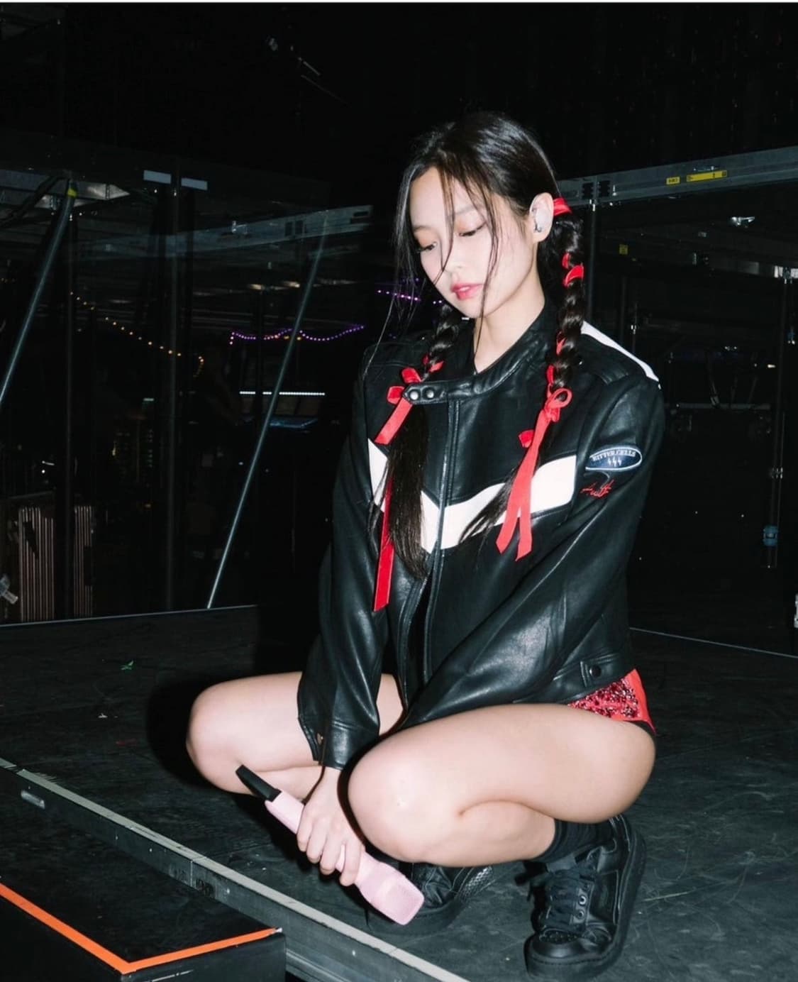 제니착용 비터셀즈 레더자켓 블랙 상품이미지1