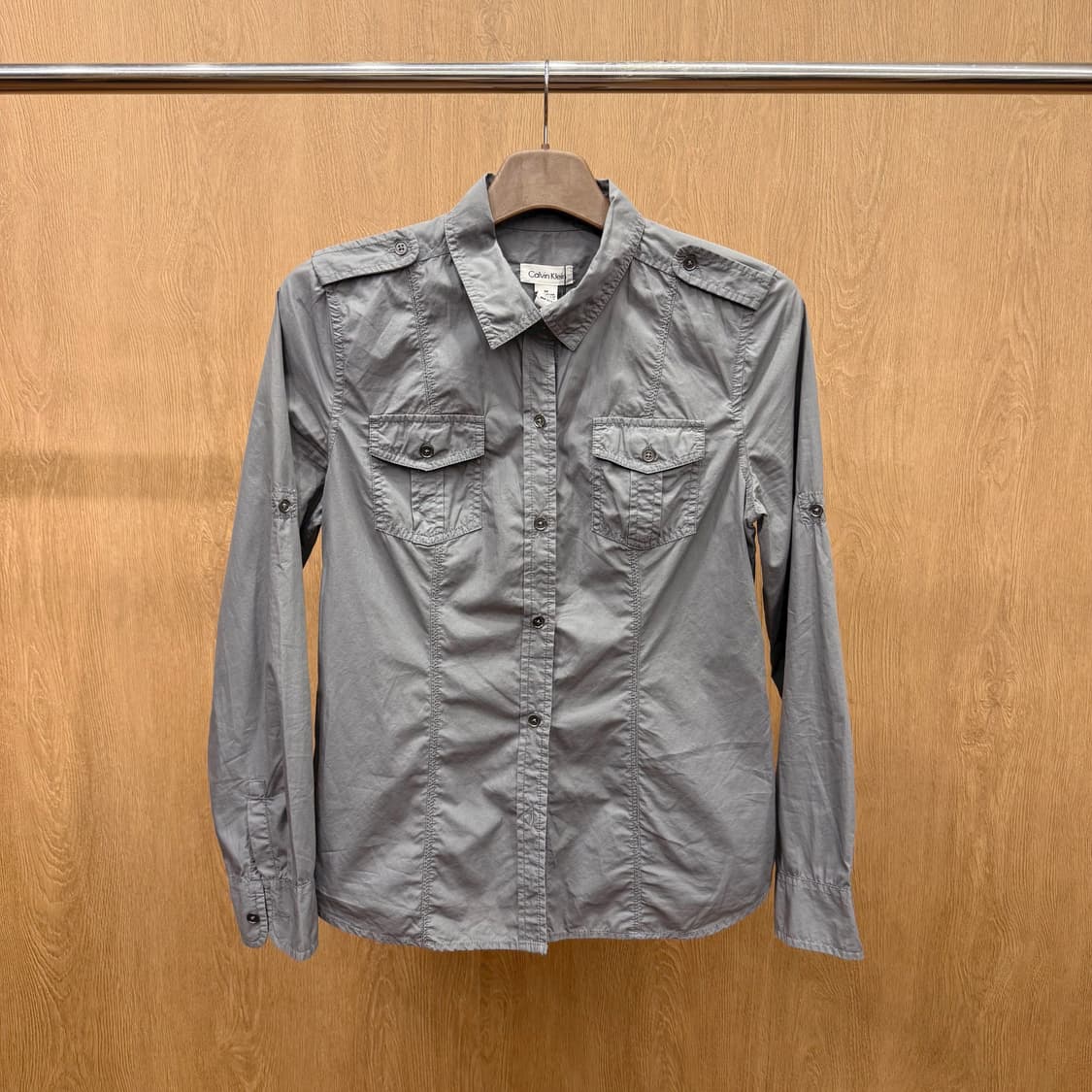 캘빈클라인 긴팔 셔츠 밀리터리 버튼업 포켓 디테일 그레이 상품이미지2