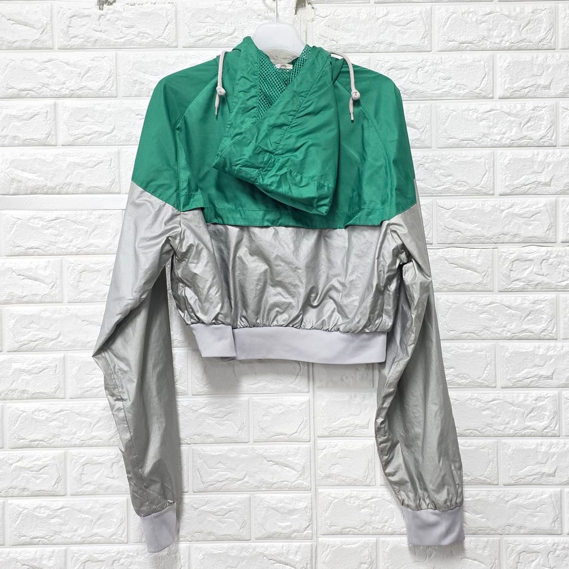 택포_ 나이키 여성 크롭 윈드러너 바람막이 L 리폼 상품이미지4