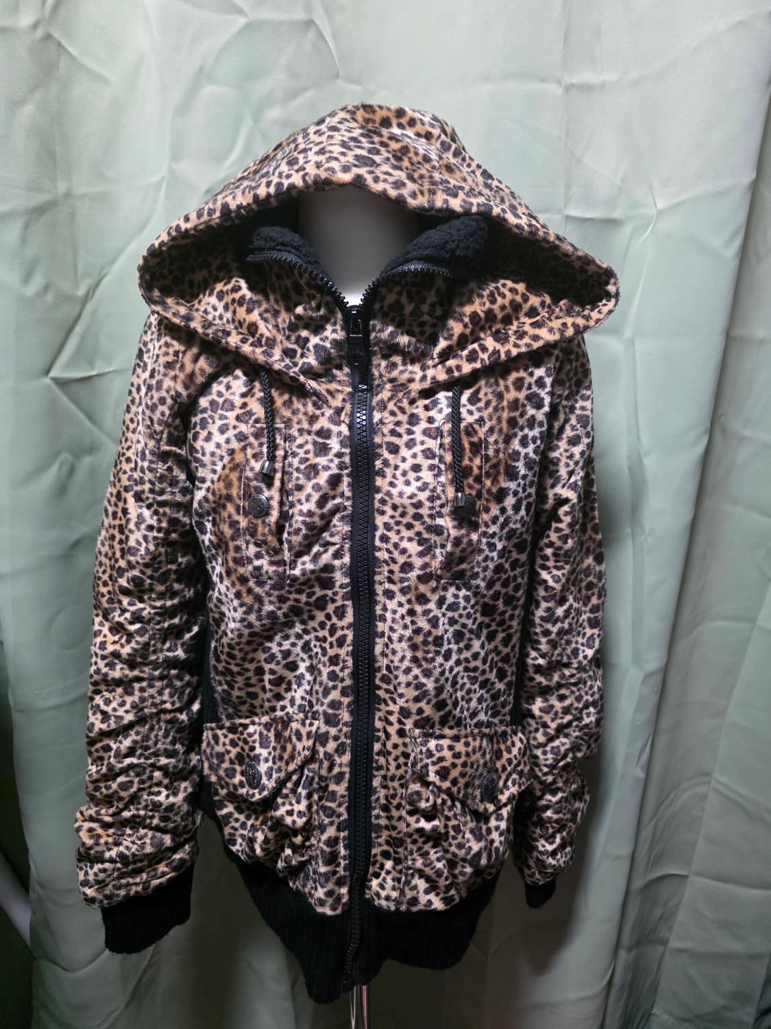 레오파드 점퍼 하이넥 상품이미지1