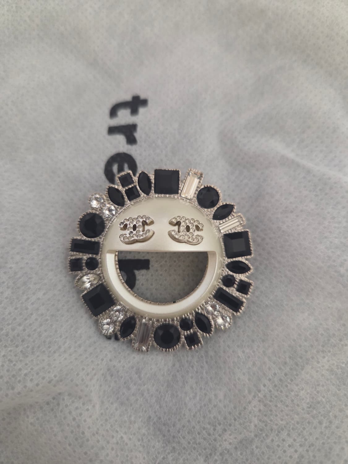 샤넬 무라카미 스마일 브로치 (gd브로치) 상품이미지1