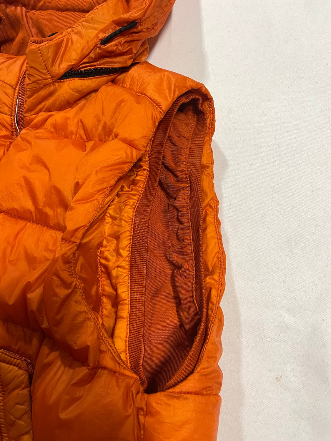 스톤아일랜드 30주년 가먼트다이드 패딩 베스트 상품이미지6