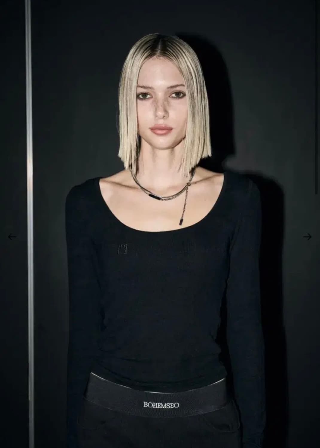 보헤미안서울  RIBBED U-NECK TEE 리비드 유넥티 로고티 상품이미지1