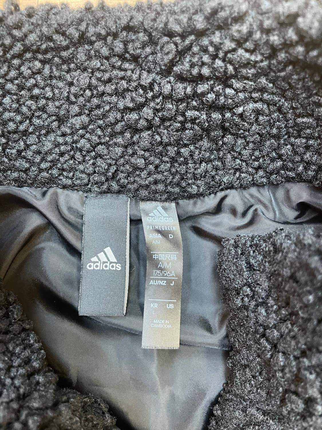 아디다스 뽀글이 플리스 집업 L 사이즈입니다. 색상은 블랙으로 무난하게  상품이미지3