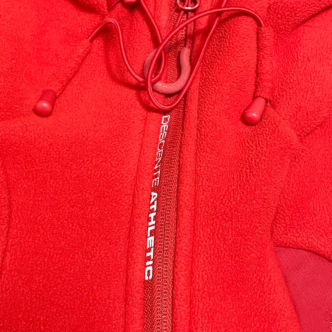 데상트 레드 플리스 후드집업 남성100 상품이미지4