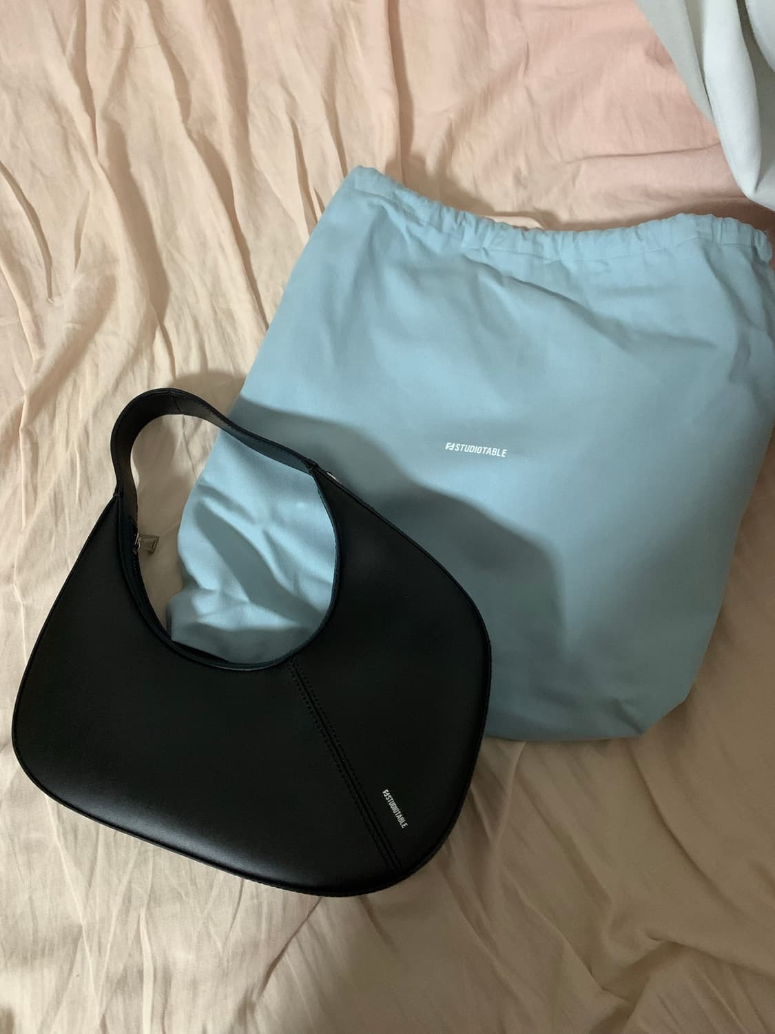 CREPE TOTE BAG, BLACK 상품이미지3