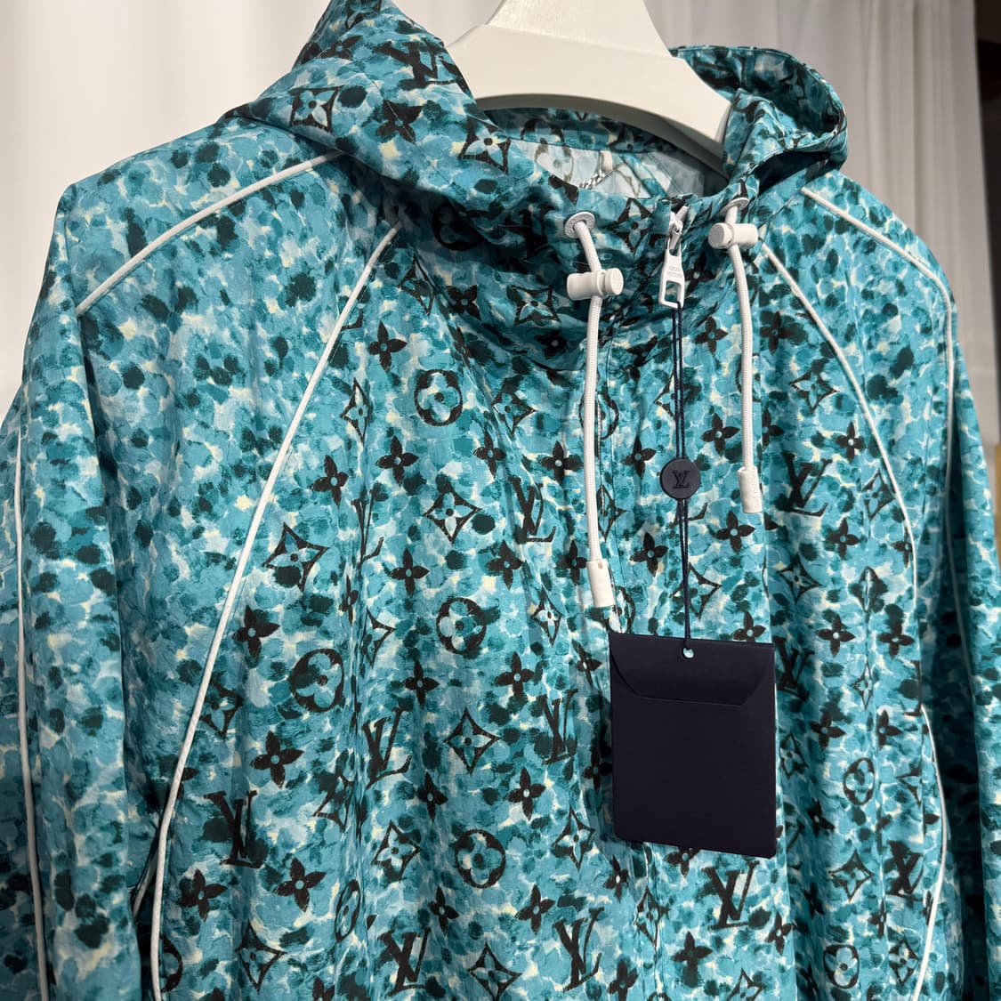 [정품][새상품급] 루이비통 모노그램 포인틸리즘 윈드브레이커 60 상품이미지2