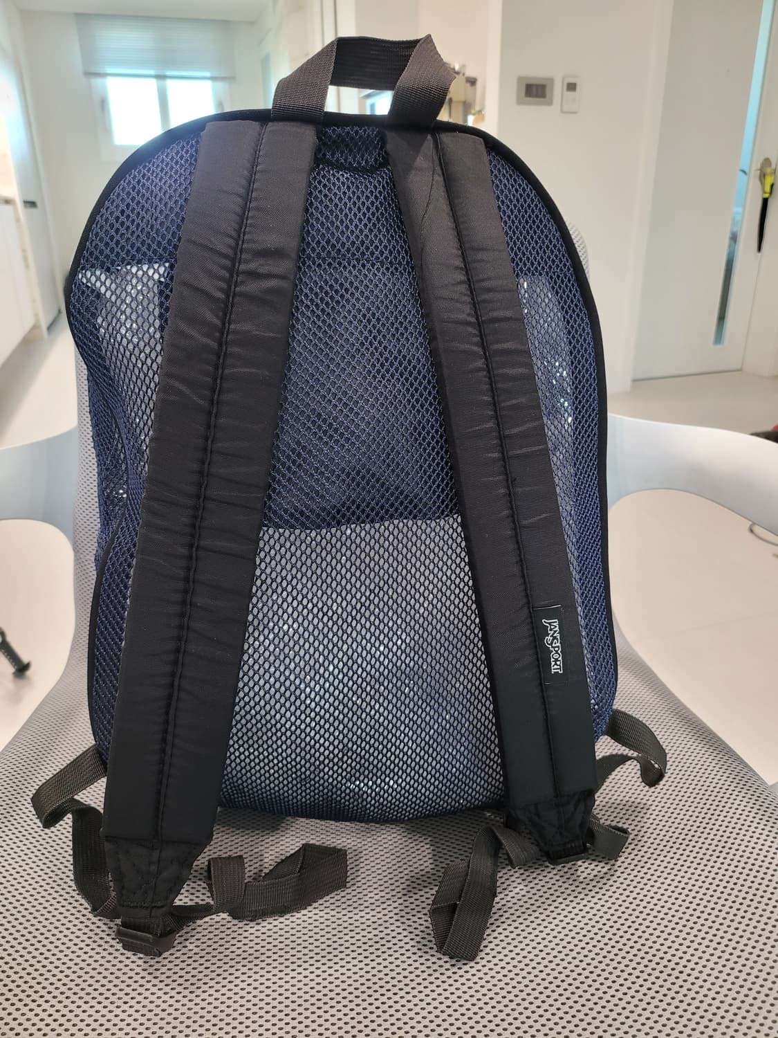 [잔스포츠] 여름의 청량함을 담은, ‘속이 깊은’ 메쉬팩 백팩 (네이비) 상품이미지2