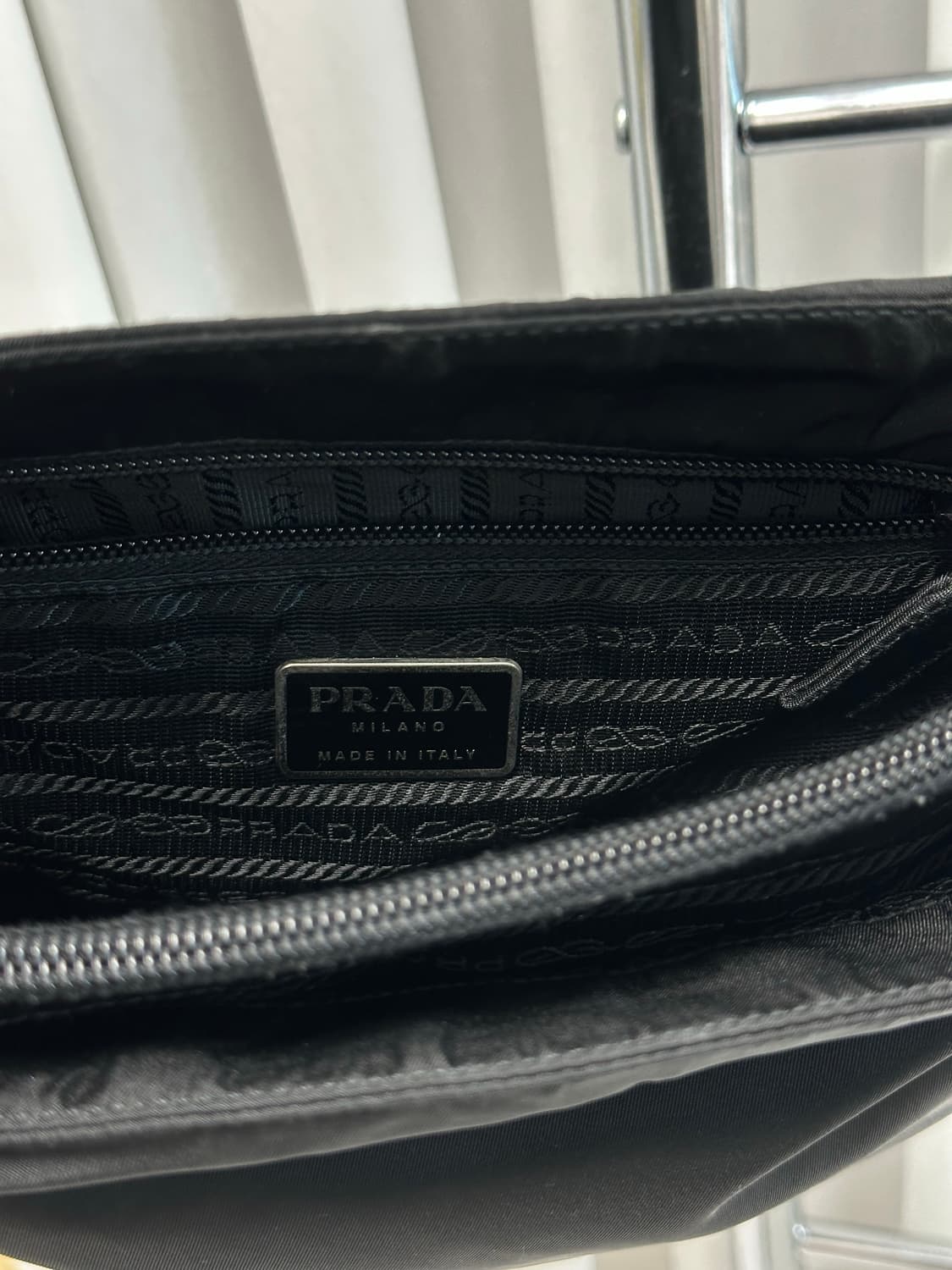 [정품] Prada 프라다 포코노 클래식 나일론 숄더백 블랙 상품이미지6