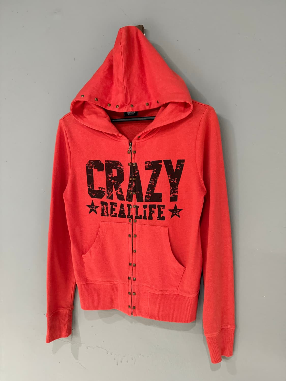 stud detail lettering hood zip-up 상품이미지5