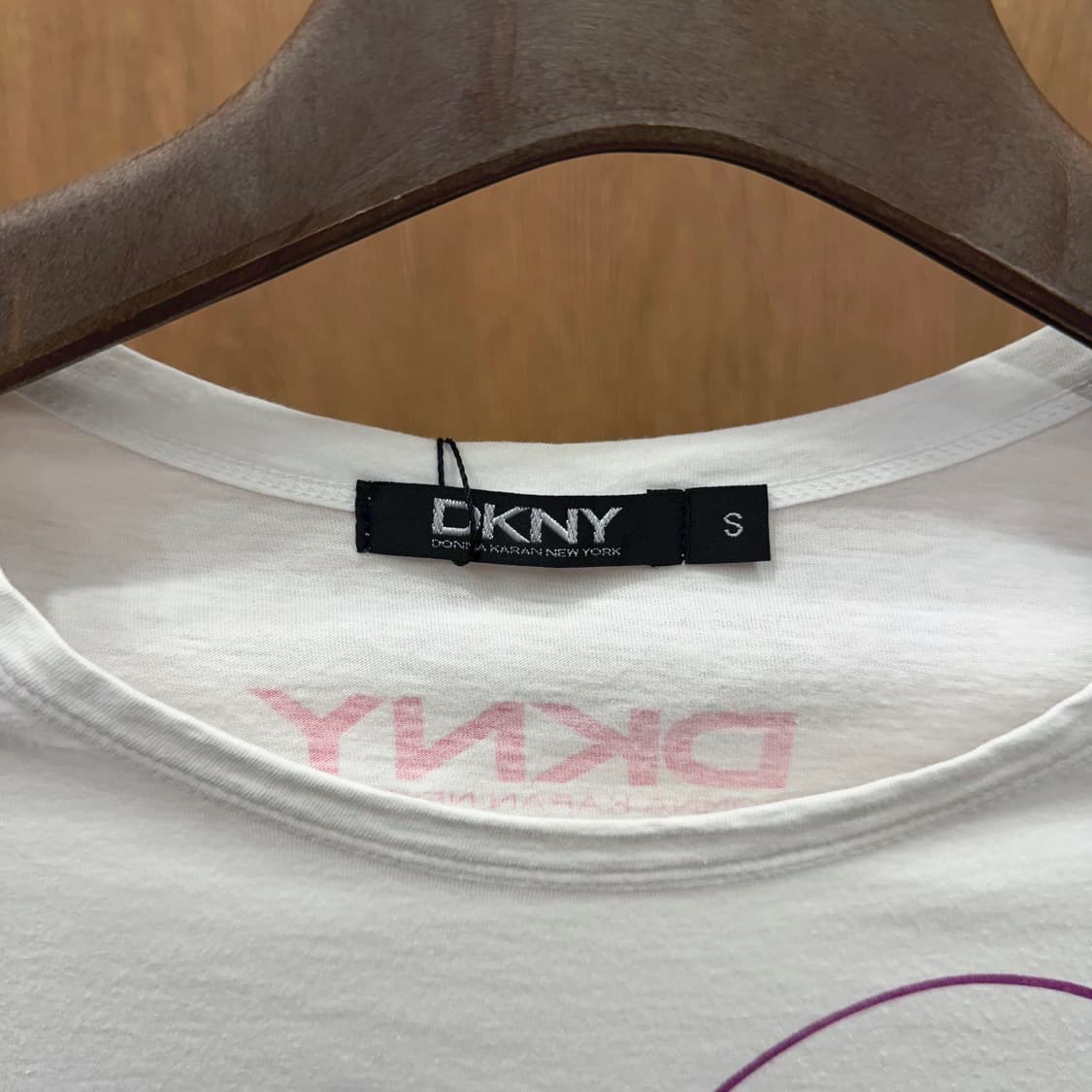 도나카란 뉴욕 반팔 티셔츠 레터링 하트 프린팅 라운드넥 디테일 화이트 상품이미지6