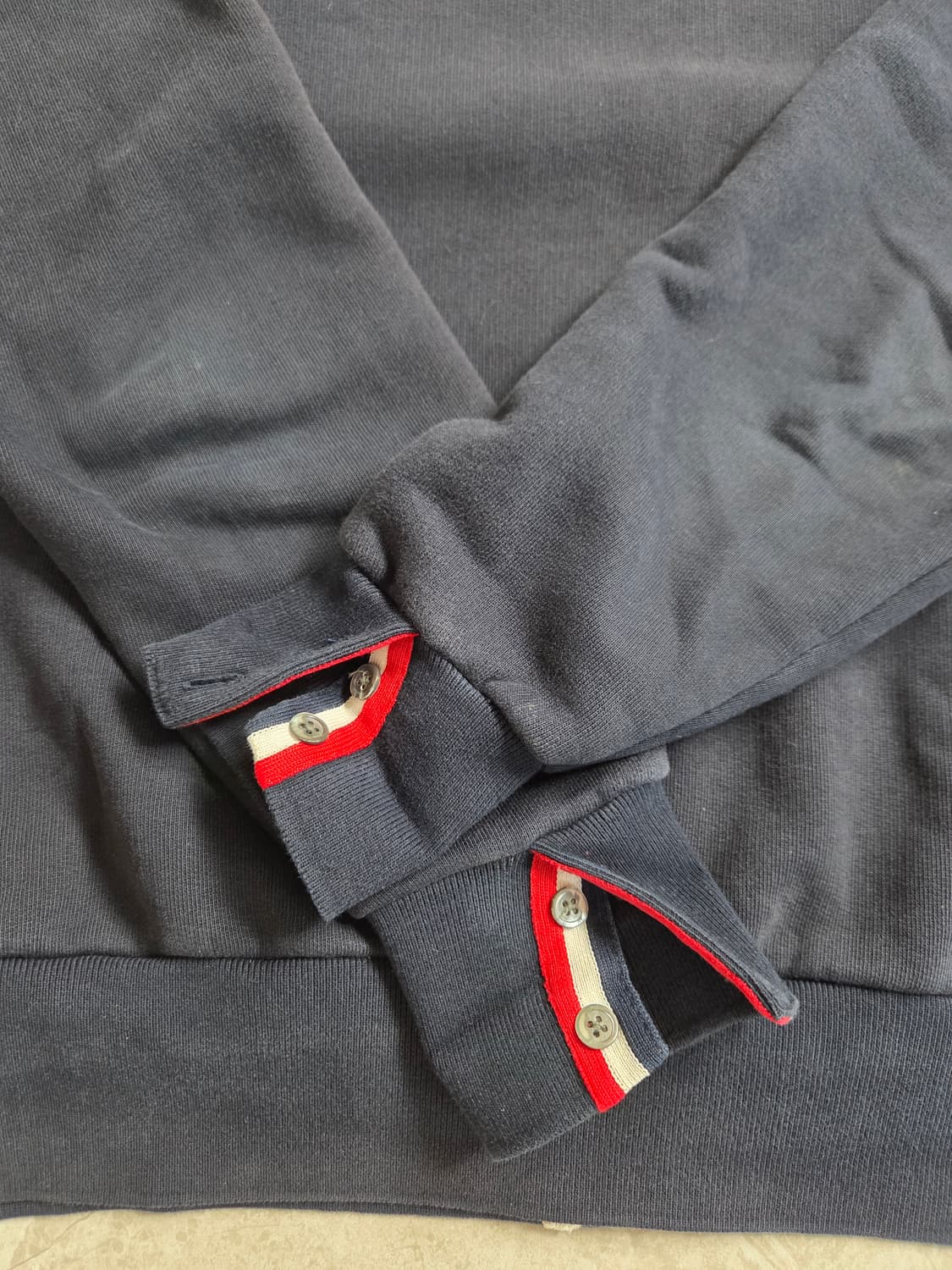 [정품] 톰브라운 백삼선 네이비 맨투맨 상품이미지3