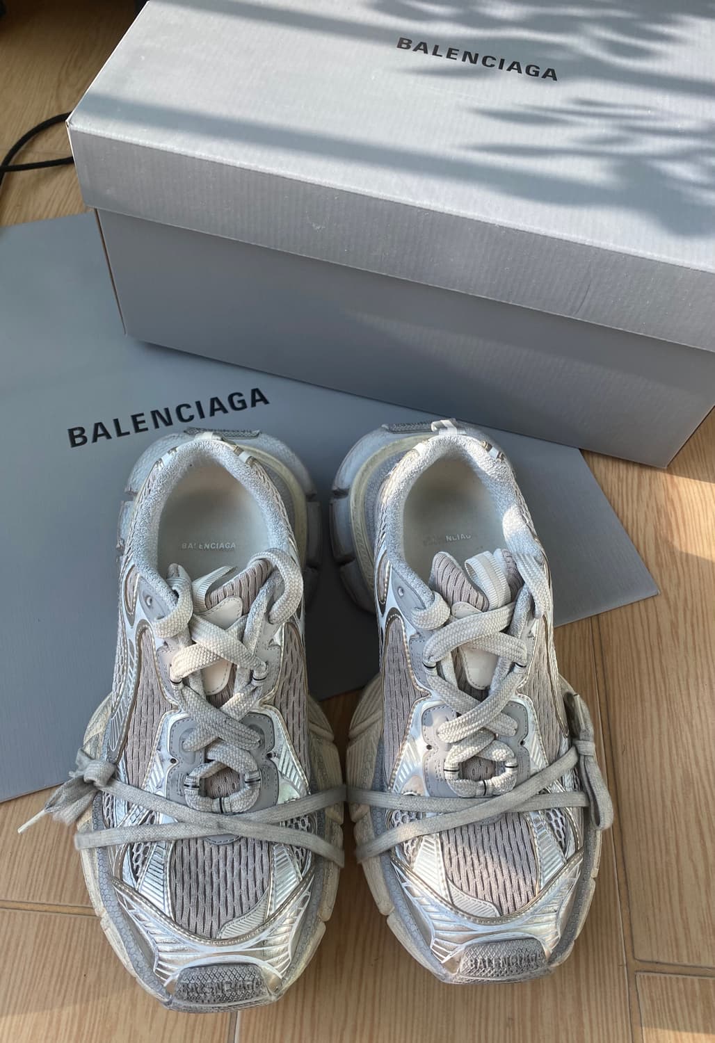 발렌시아가 3XL 에그쉘 41 상품이미지1