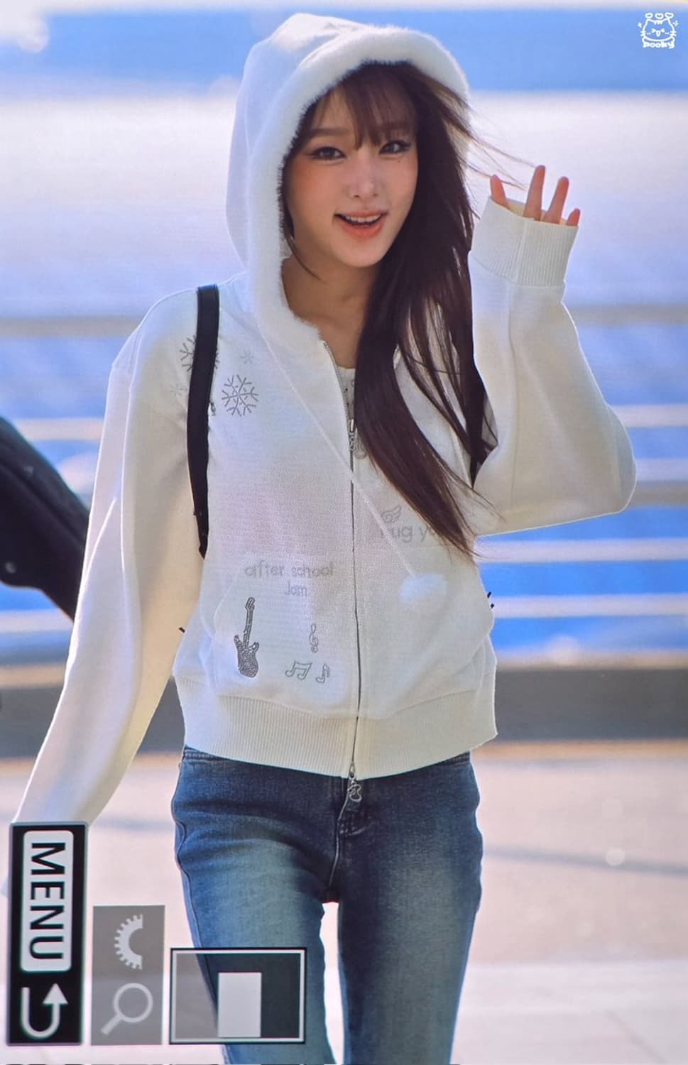 최예나착용 허그유어스킨 핫픽스 퍼 후드집업 상품이미지2