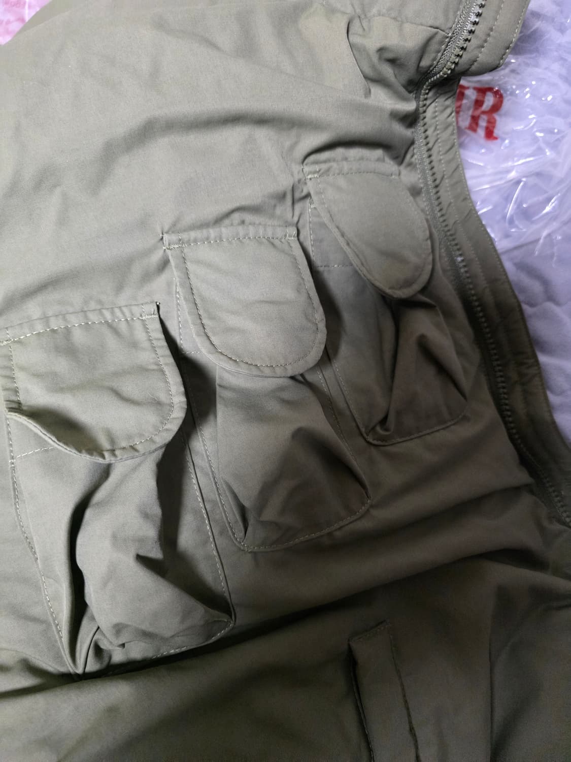 트루릴리젼 불렛 포켓 점퍼 카키 상품이미지3