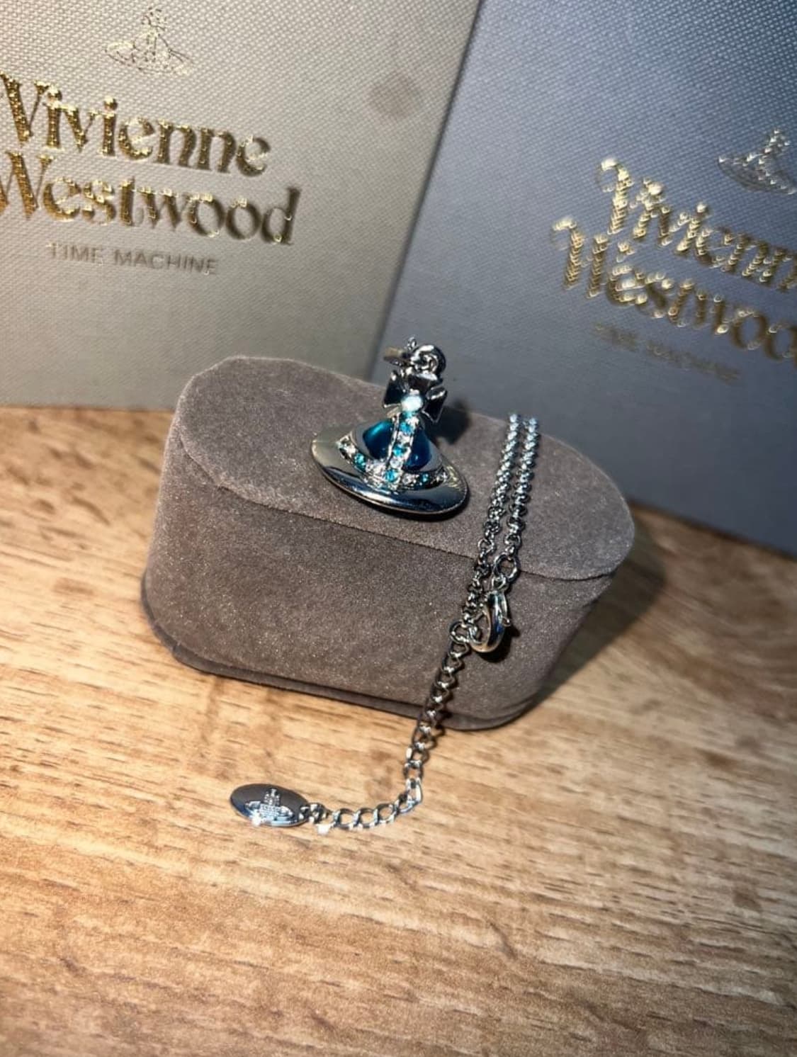 Vivienne blue orb necklace 상품이미지1