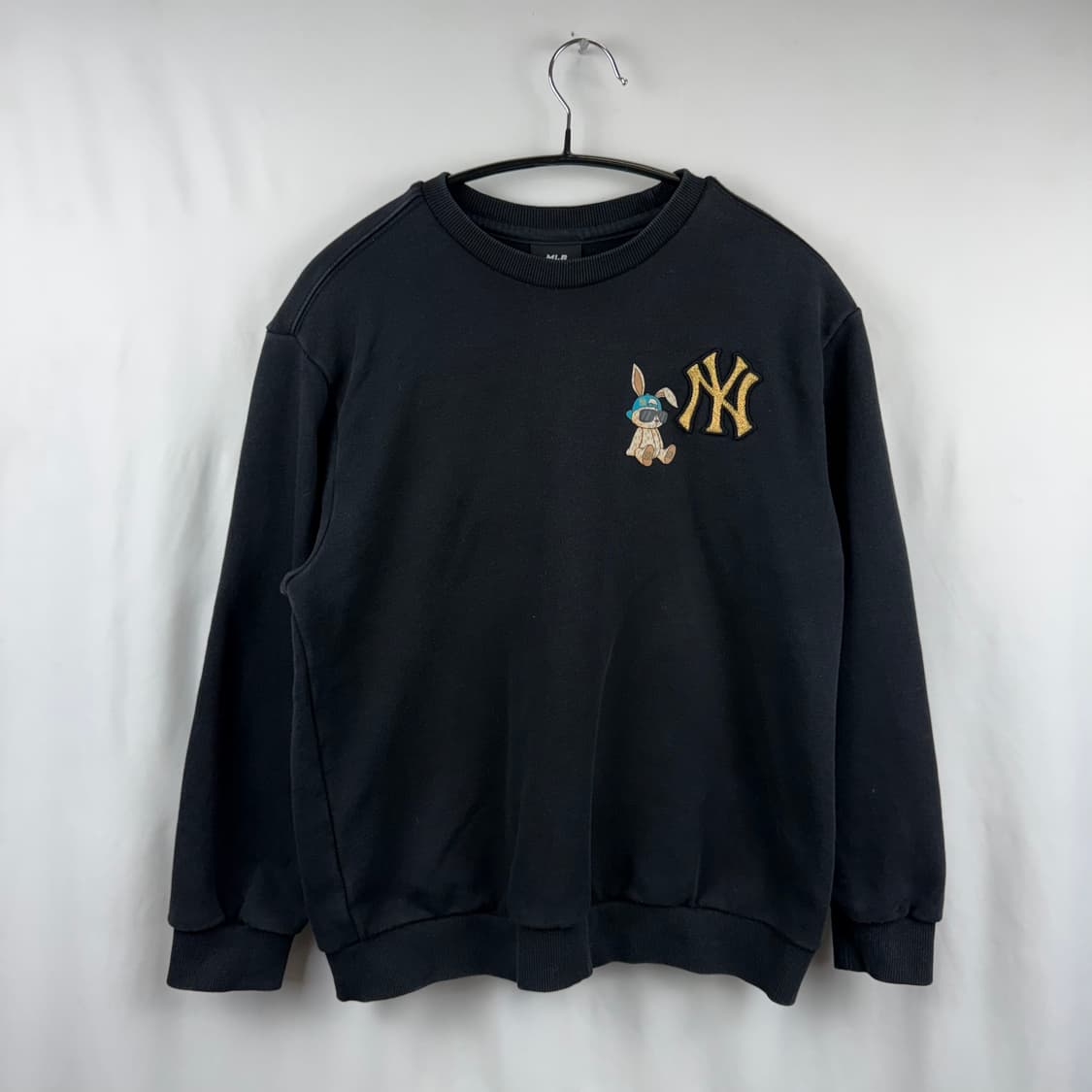 (150) MLB 키즈/우먼스 뉴이어 래빗 맨투맨 블랙 상품이미지2