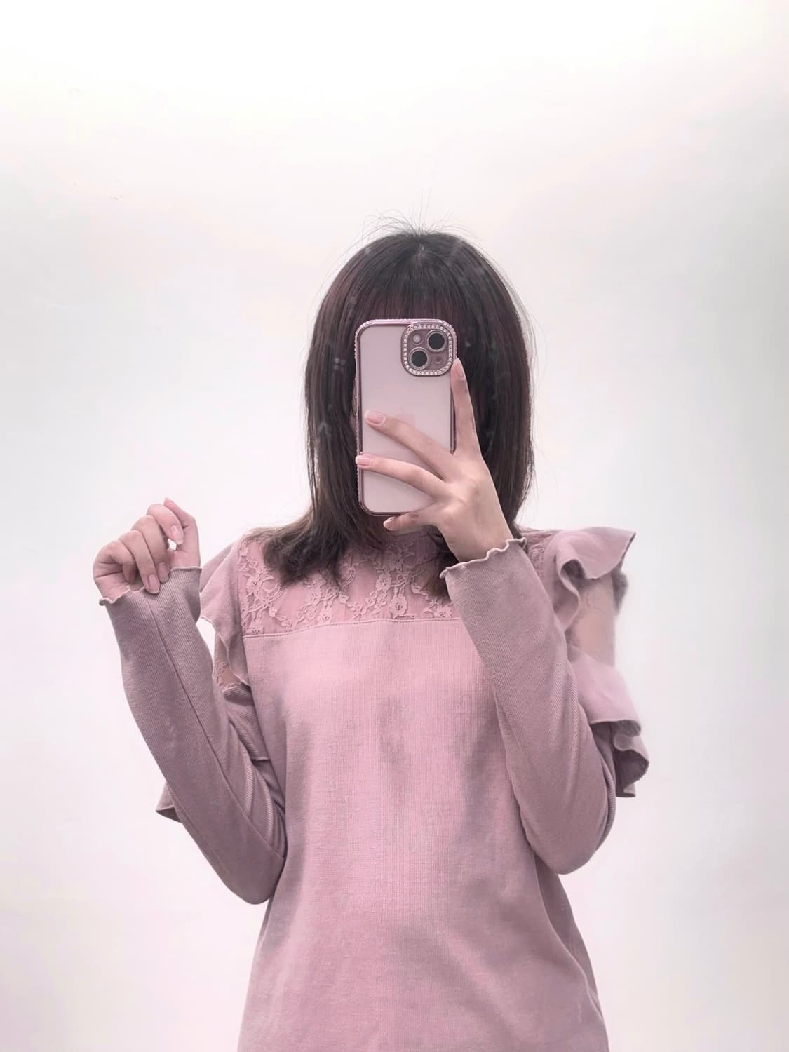 ingni 잉그니 스나계 레이스 프릴 숄더 핑크 니트 블라우스 상품이미지2