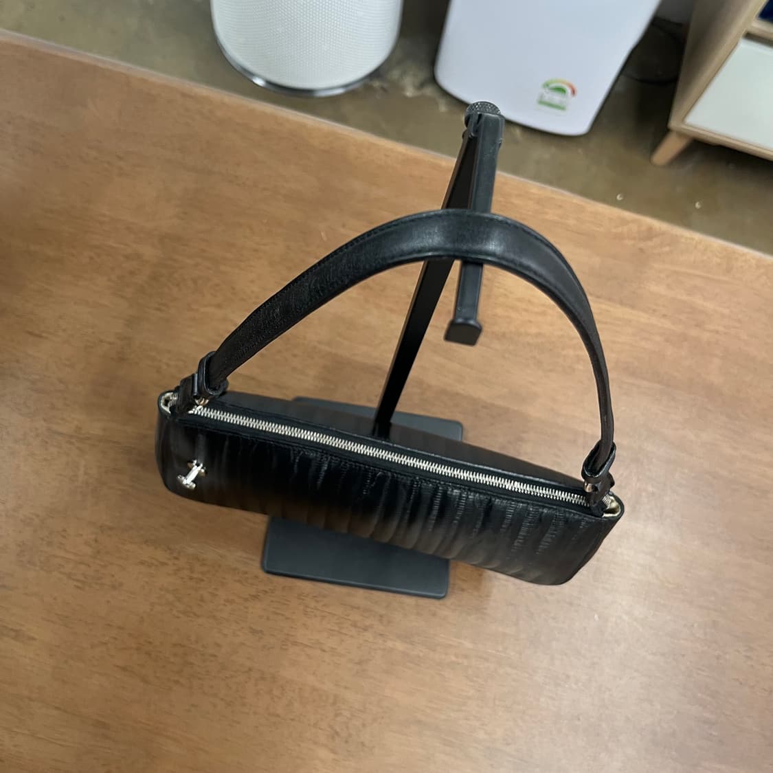 페레가모 레더 숄더백 상품이미지3