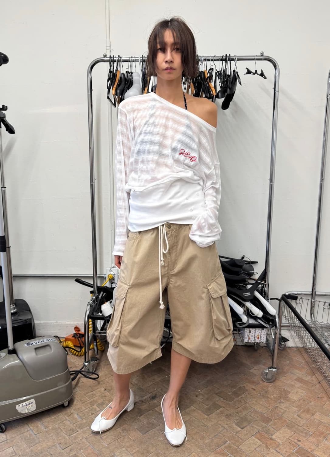 에스이오 오프숄더티 공홈품절템 상품이미지3