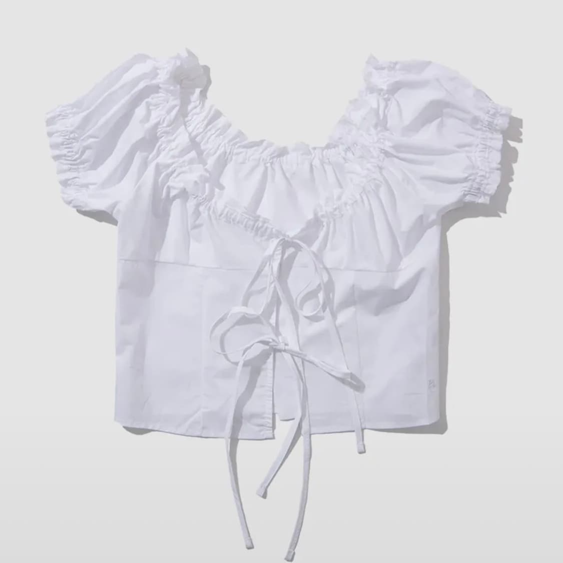 플레이스스튜디오 프릴 리본 스트랩 라운드넥 크롭 반팔 블라우스 셔츠 상품이미지1