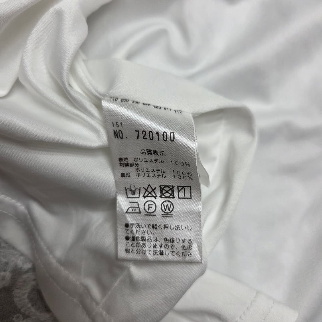 화이트 플라워 자수 스모크 오프숄더 원피스 상품이미지3