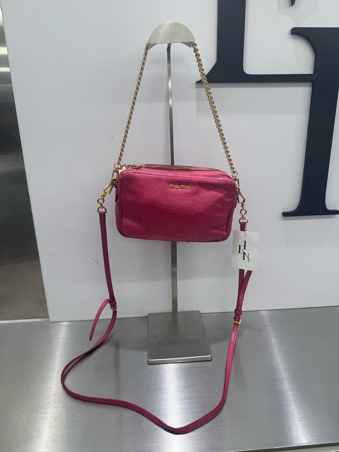 미우미우 가죽백 상품이미지1