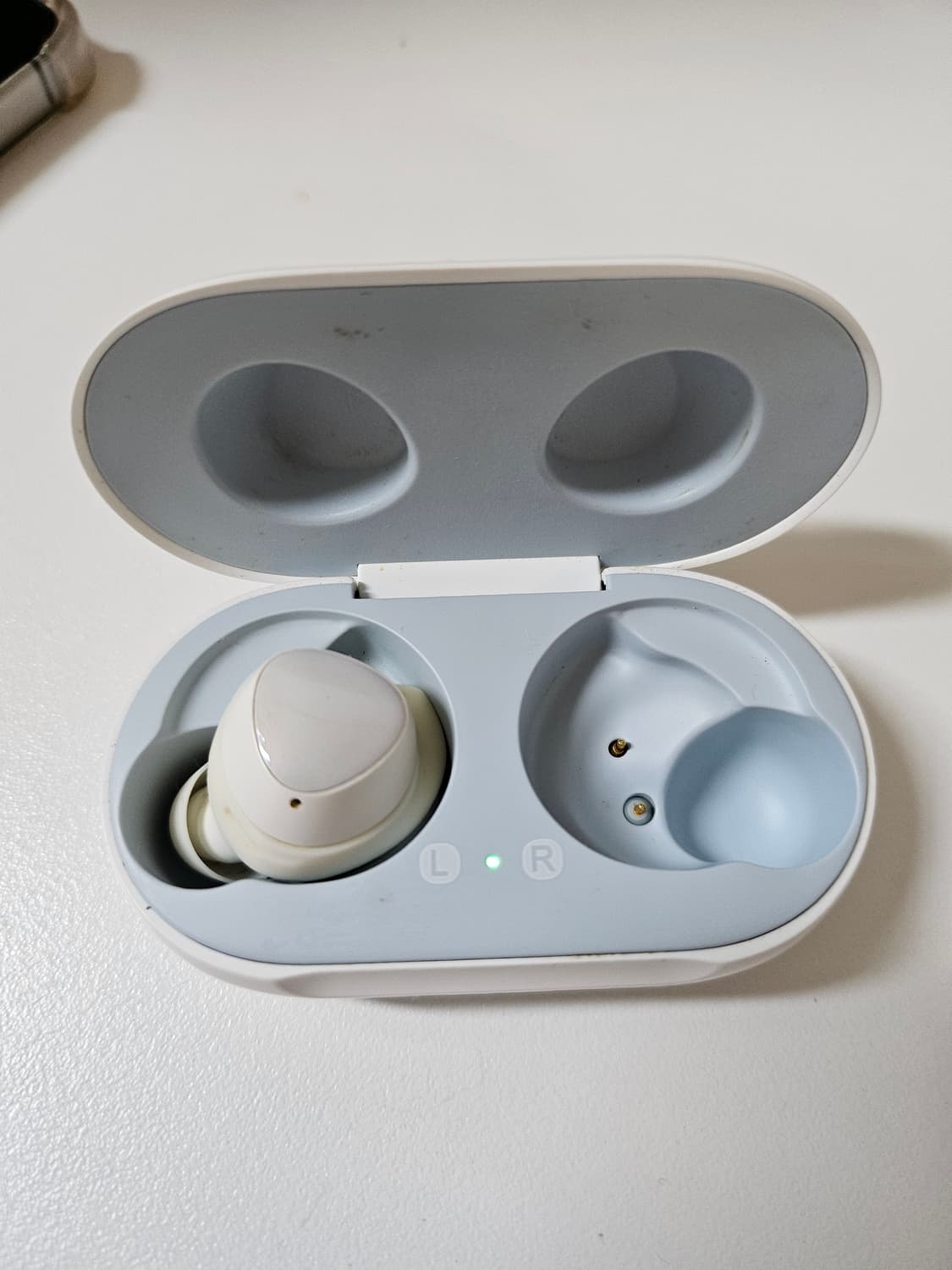 갤럭시 버즈 상품이미지2