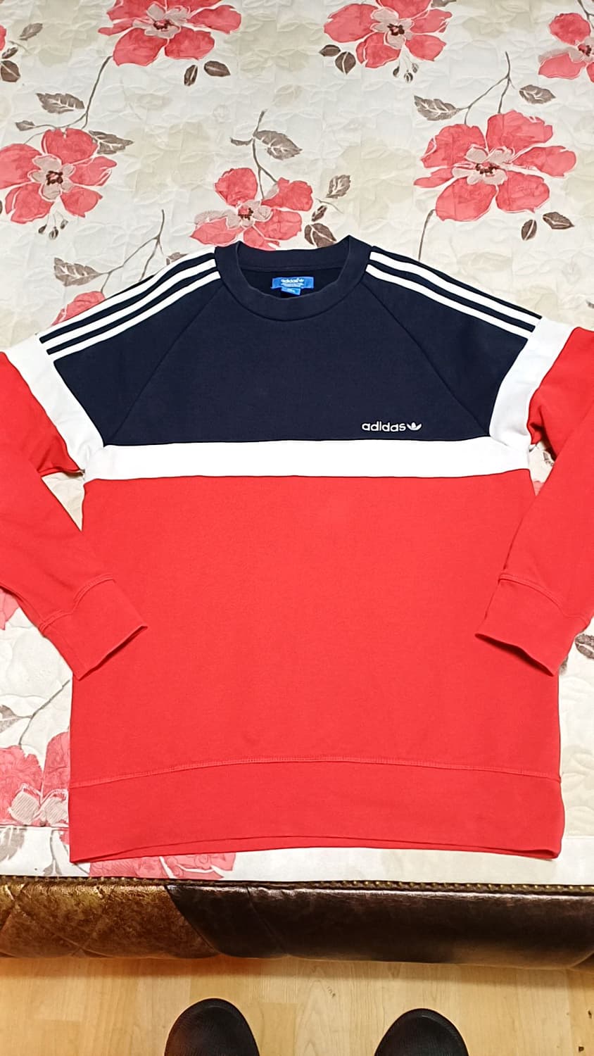 아디다스 맨투맨 실측100 가슴55 기장73 상품이미지1