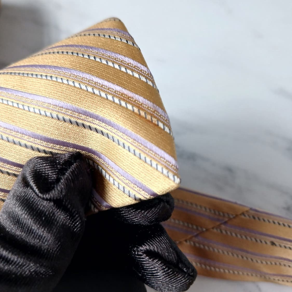 아쿠아스큐텀 넥타이 옐로우 골드 스트라이프 A등급 E897
 상품이미지9