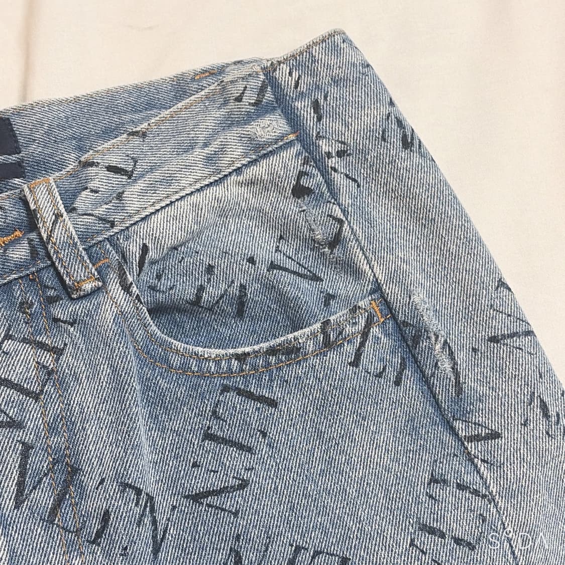 발렌티노 VLTN 패턴 롤업 데님 팬츠 XS 상품이미지9